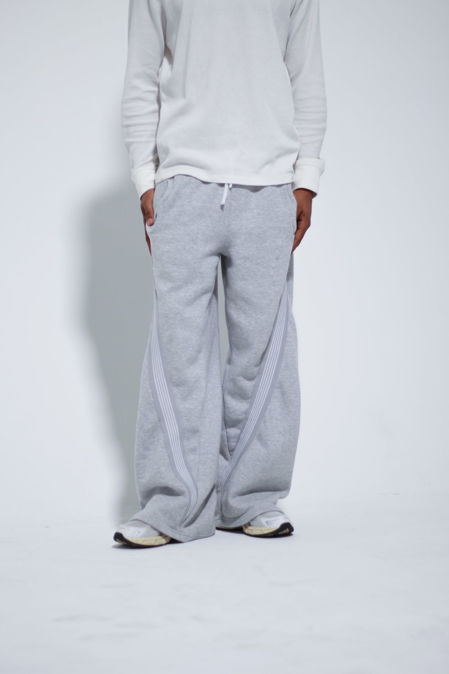 24/25 WNTR SWEATPANTS (GREY)